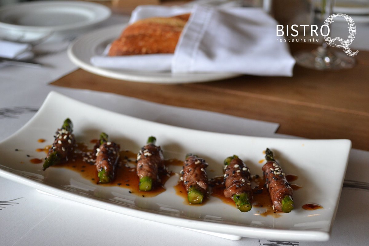 De esas entraditas ligeras y deliciosas para un lunes. 
✔️ Espárragos con Rib Eye 🥩 
🚙 Av. Río Mayo esquina Av. Teopanzolco 
📞 (777) 3145500 #MondayMotivation #MondayMood