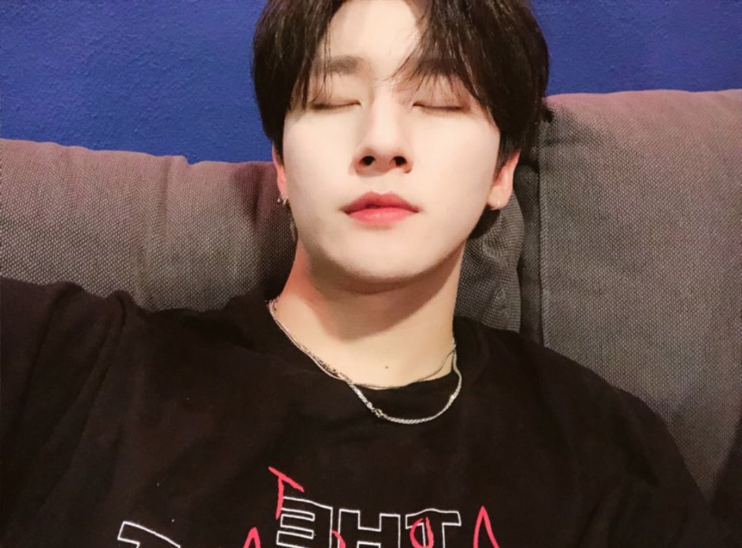 Jemd19's tweet photo. Fue cuando comprobé que murallas se quiebran con suspiros y que hay puertas al mar que se abren con palabras.
#몬스타엑스 #MONSTA_X @OfficialMonstaX https://t.co/TFXnll2LYO