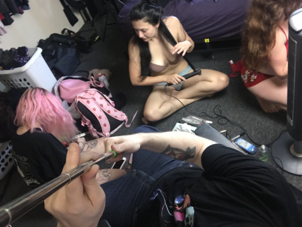 RedHourglassXXX's tweet photo. Gonna be a shoot to remember today, porn Twitter.  The preview I post tonight will greatly increase in length depending on how many RTs/followers we all get.  @AthenaR43917770 @tenshiitushii @CrystalCake6 @RedHourglassXXX https://t.co/hTw0UaGUb9