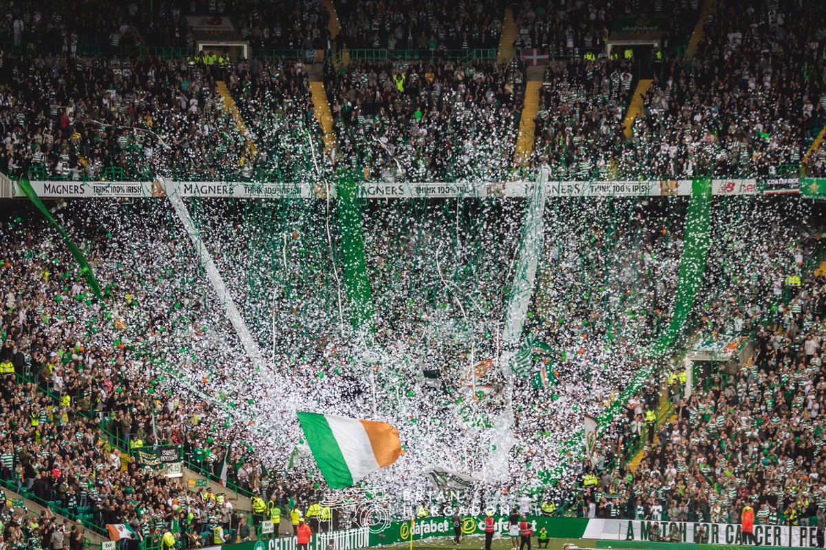 hargi_'s tweet photo. Green Brigade and North Curve display https://t.co/J1yODOivgw