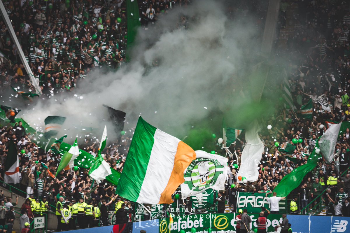 hargi_'s tweet photo. Green Brigade and North Curve display https://t.co/J1yODOivgw