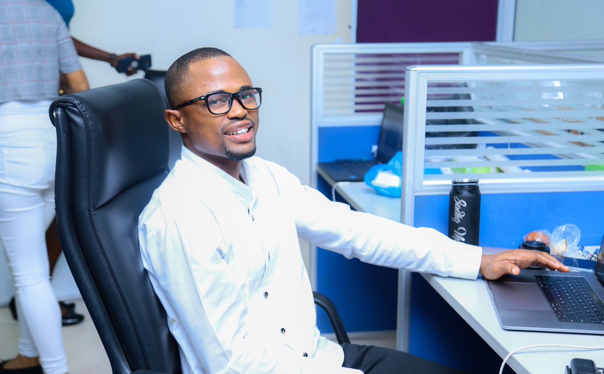 sadiq_more's tweet photo. Monday is a State of mind. Put on your positive pants and get stuff done! ✅ #work #mondaymood #sadiqmore 📸 @AmihereSerwaa 😅 https://t.co/iTFpZ4PmBx