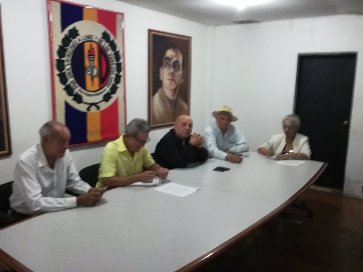 Class987FM's tweet photo. FRENTE AMPLIO #Cojeded se reúne para evaluar impacto de nuevas aumentos en alimentos autorizado por el Gobierno y a su vez evaluar futuras acciones de calle .. @ReporteYa @ADonay8a1 @chuy975 @hablarosaura @villegasyohana https://t.co/djfmZiEbTU