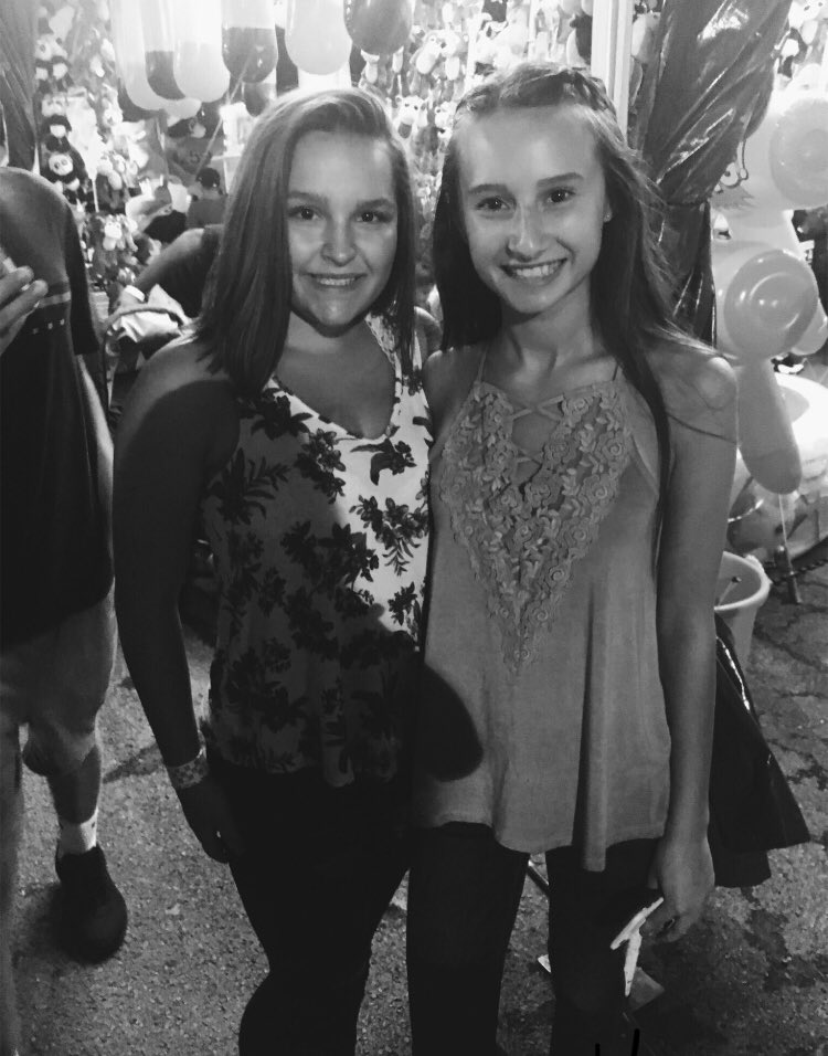 Tiastef18's tweet photo. Happy birthday Madison!! I hope you have an amazing day💗💗party hard!!! Love you girl💜💜 @madisonmurrayy_ https://t.co/EN5j9PZnhB