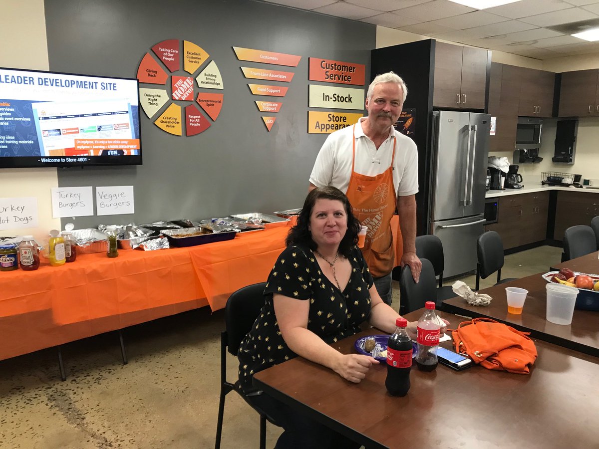 notinusehh's tweet photo. Al and Carla enjoying Labor Day at 4601!!! https://t.co/PRxppfJqfF