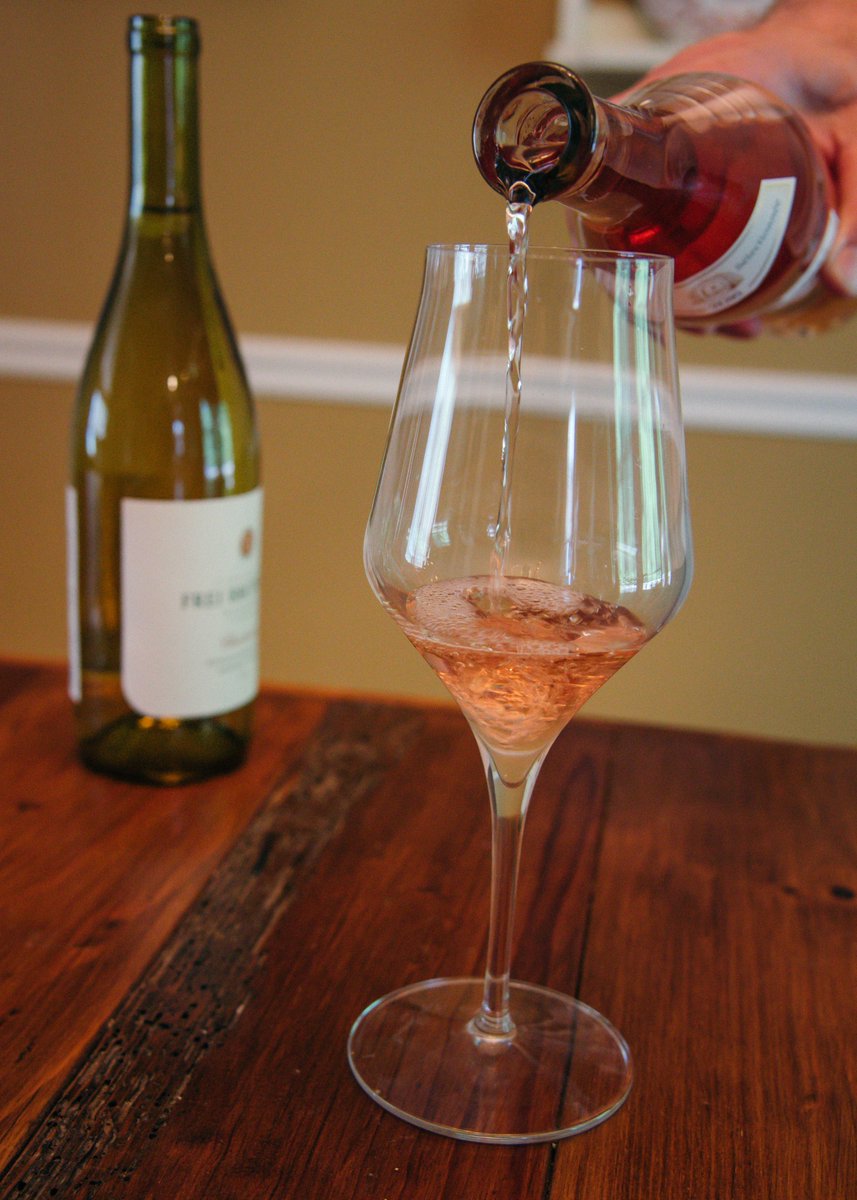 Rose, the best wine for the summer. Served in <a href="/LuigiBormioli/">Luigi Bormioli</a>