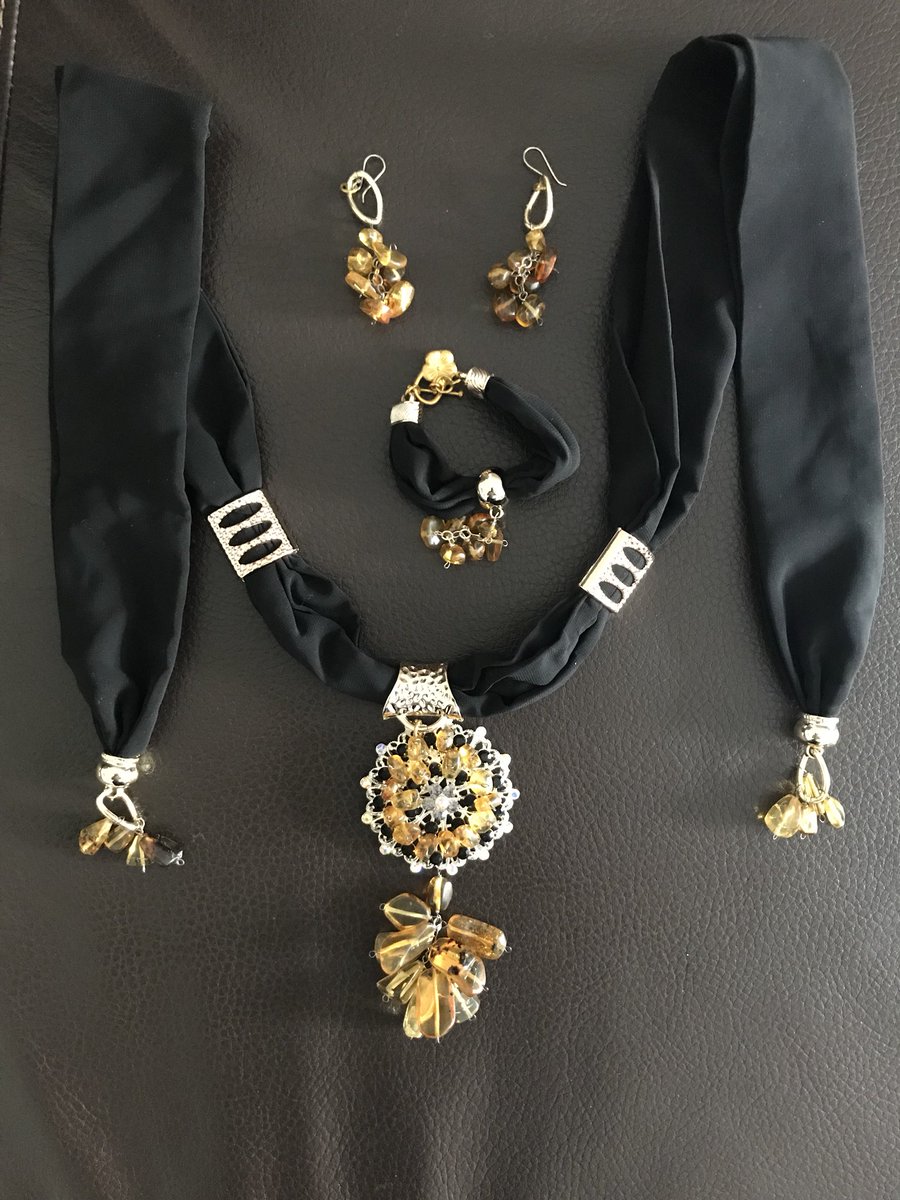 Amores_Perros_I's tweet photo. Nuestra primer entrega de hoy ... este hermoso y elegante juego de collar, pulsera y aretes de #ambarchiapaneco #amoreschiapas #accesorios #collarambar #collarartesanal #hechoamano #handmade #hechoenmexico https://t.co/n8GFmodnwe