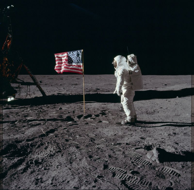 snapthelibs's tweet photo. Looks like an American saluting our flag! #moonflag https://t.co/Xwdld4phzx