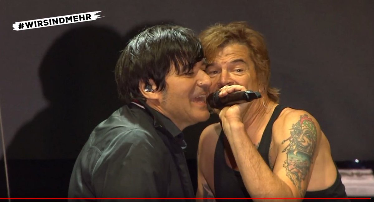 Und wer noch nicht verstanden hat, wie ernst die Lage ist. Ärzte und Hosen auf einer(!) Bühne! #wirsindmehr #c0309