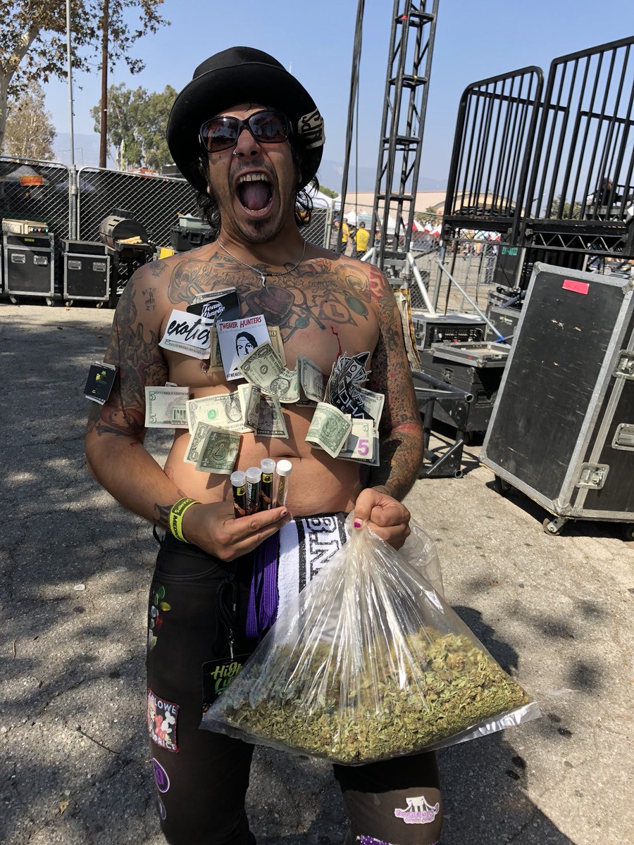 darinmalfi's tweet photo. They loved the staple game at #HighLifeMusicFestival! #DangerousD #StapleGuy #StapleGame https://t.co/saUfsX2gEb