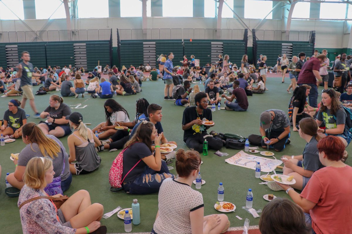 EMUCampusLife's tweet photo. What an incredible weekend! Enjoy some of our favorite photos from the third day of First Three while you enjoy your Labor Day! #OrientationRocks #NSOYay https://t.co/jA9uyXognX