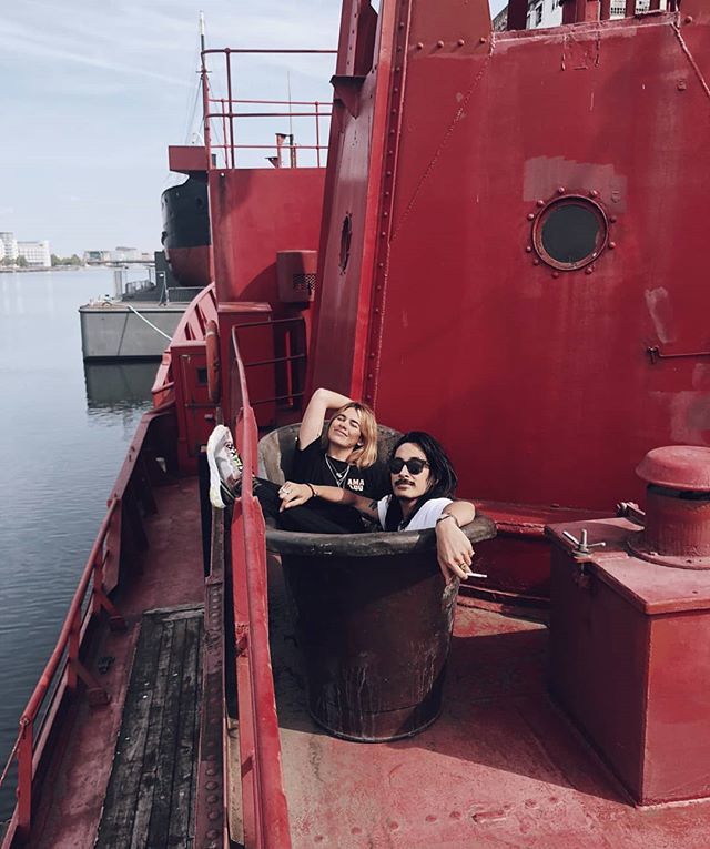 on set FOREVER BLOWING BUBBLES, PRETTY BUBBLES IN THE AIR
@nazsonmez instagram.com/p/BnRiKxTHujy/