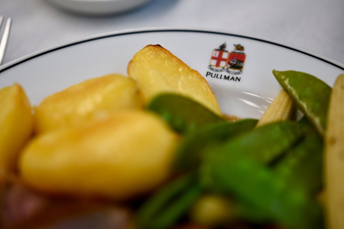 kickboxerlad's tweet image. Our #food has arrived. #Pullman dining #Plymouth to #London @GWRHelp - Roast Devon Duck, Westcountry Beef with vegetables.