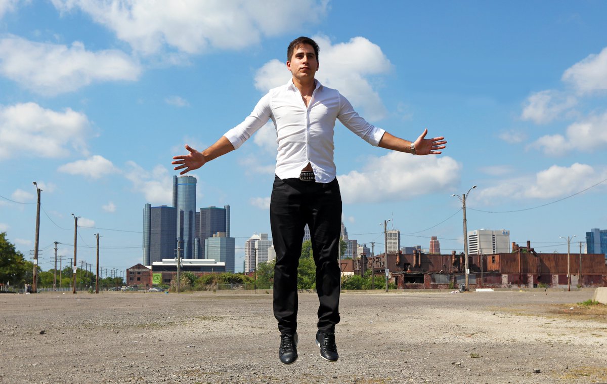 drob_photo's tweet photo. #Magic #Photo shoot at #Detroit with my #Magician #Brother @NahuelOlivera ~ #Canon #Photographer #NoMagicians #Cards #MondayMotivation #CanonFavPic @CanonUSAimaging #LaborOnLaborDay https://t.co/4nH4EBcgEa