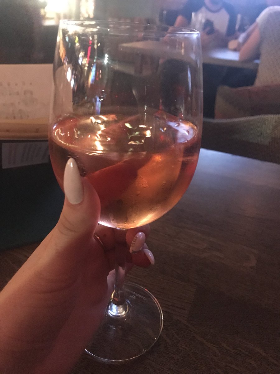When you have a glass of wine and really realise how far you have actually come, it’s still a struggle but girl....u have done so well and will continue! Cheers! 🥂 #samegoestoyouguys #keepitup #progress #giveyourselfsomecredit