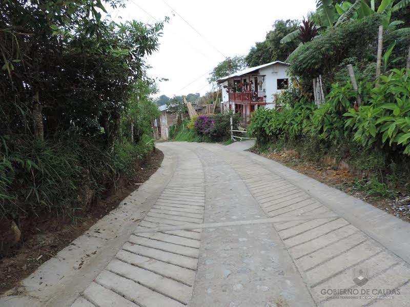 #SeguimosCumpliendo
secretaría de Infraestructura Departamental firma con las 4 alcaldías de los mpios del <a href="/orientedecaldas/">Oriente de Caldas</a> (Marulanda, Manzanares, Pensilvania y Marquetalia) convenio por 2 mil millones de pesos para el mejoramiento de vías terciarias
#AsíConstruimosOportunidades