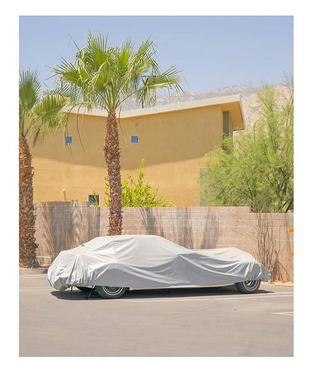 Palm Springs, California #carsinfrontofhouses 📸@thisnormallife #sleepingcars #palmsprings #california ift.tt/2wFvIJX