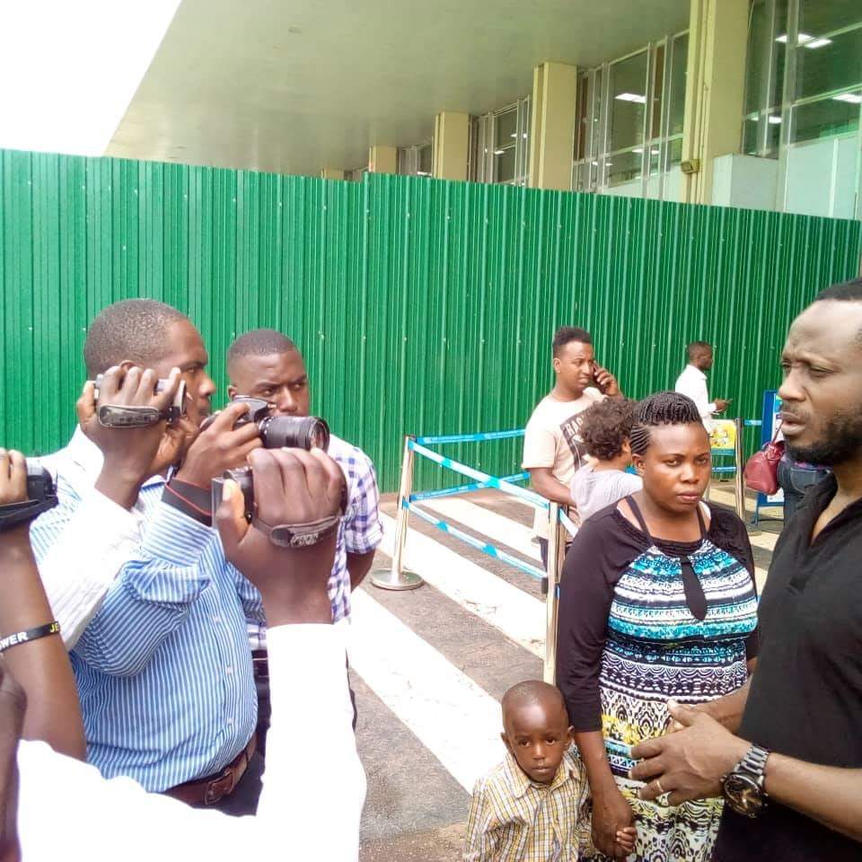SoftPowerNews's tweet photo. #BebeCool sends children with heart complications to #India for surgery. Funds were raised from his #GoldenHeartConcert held at Kololo Independence grounds. #GoldenHearts @BebeCoolUG #music #charity #Uganda #SocialGood #SoftPowerNews https://t.co/lT1WMtl0Dm