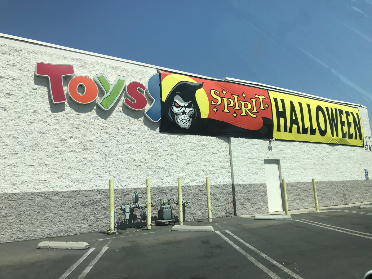 halloween store toys r us