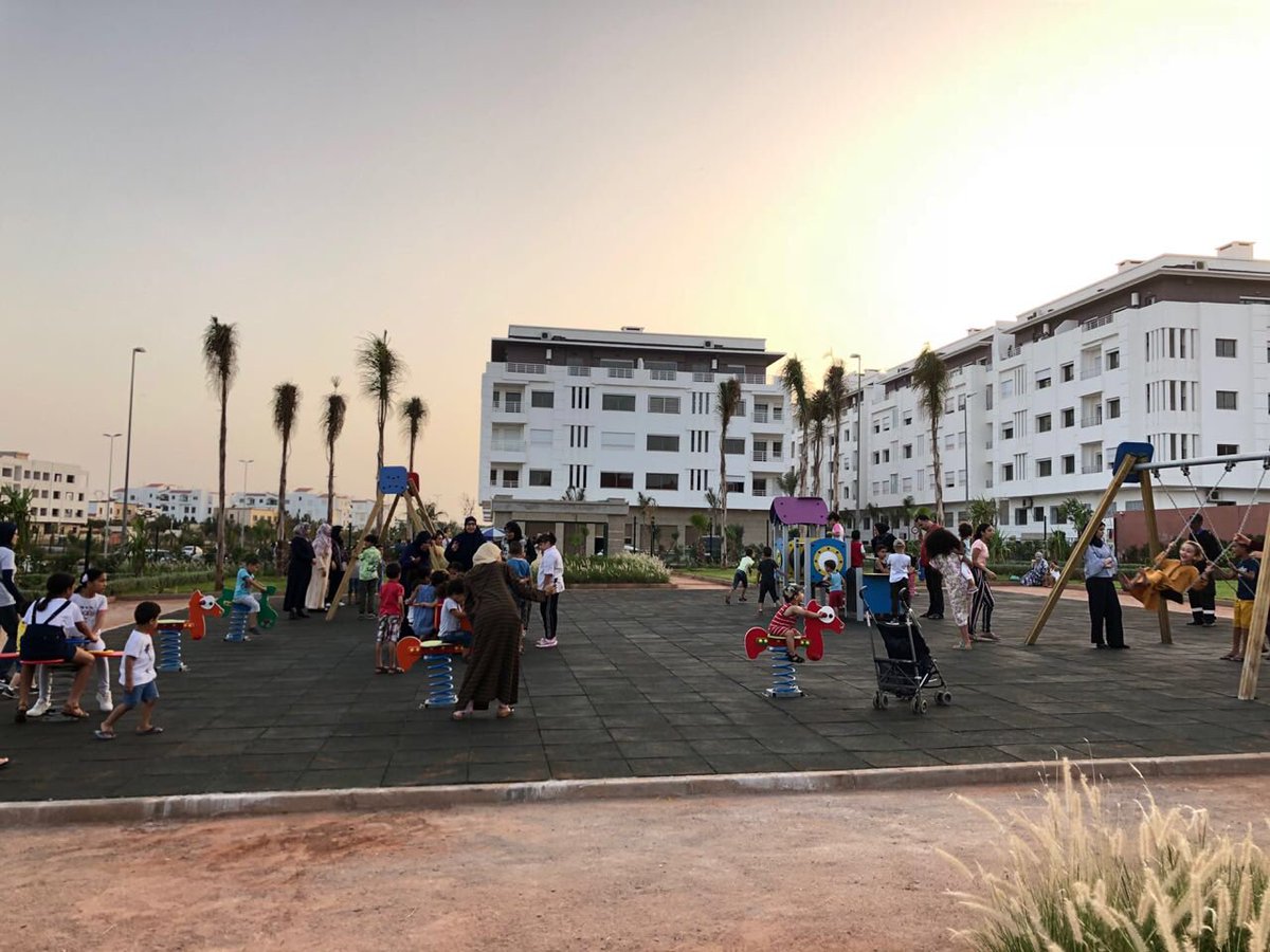 7didane's tweet photo. Ceci est un jardin public à Casablanca. Merci au promoteur, au quartier et à la ville. 

Bien sûr ce genre d’images ne sera jamais sur Casa bla visa, et même d’autres trouveront qu’il n’y a pas assez de topless et trop de voiles 🤷‍♂️ https://t.co/aS2ShSOukN
