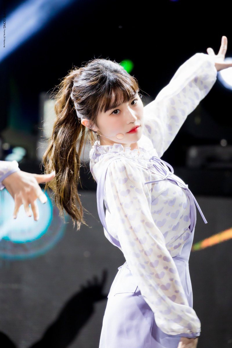 archiveshayoung's tweet image. 180901! | © sapphire song  
↠#송하영 #프로미스나인 ˊ˗