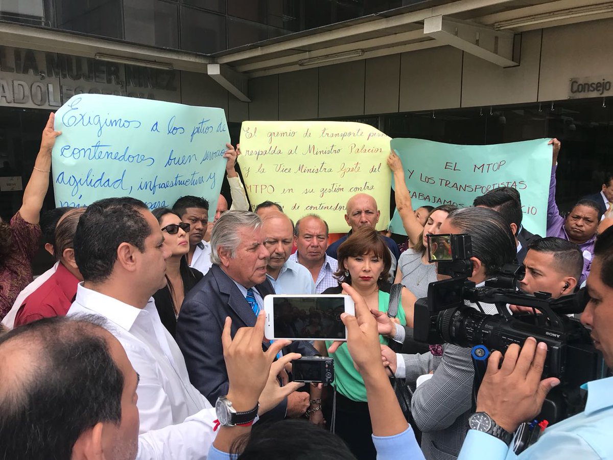 bopalv's tweet photo. De esta manera, luego de la decisión judicial, la Resolución Ministerial MTOP-SPTM-2018-0084-R, emitida el pasado 21 de agosto, deberá ser respetada por las empresas que prestan este servicio a los exportadores e importadores del país. @Lenin @PaulGranda https://t.co/IN5Y8AcduT