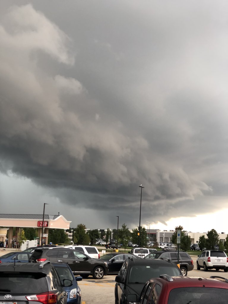 pmaher43's tweet photo. Bad skies @CherylScottWX https://t.co/UClK5u1ojl