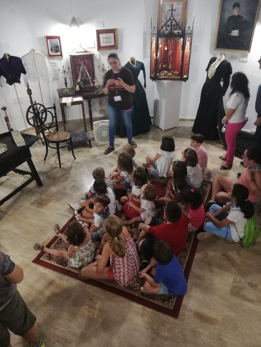 AFraigambre's tweet photo. Gran éxito en nuestras actividades de hoy. Colas de espera. Gracias Valdepeñas por vuestra acogida. @culturavaldepen #molinodelastradiciones https://t.co/s7WbCJu7xf