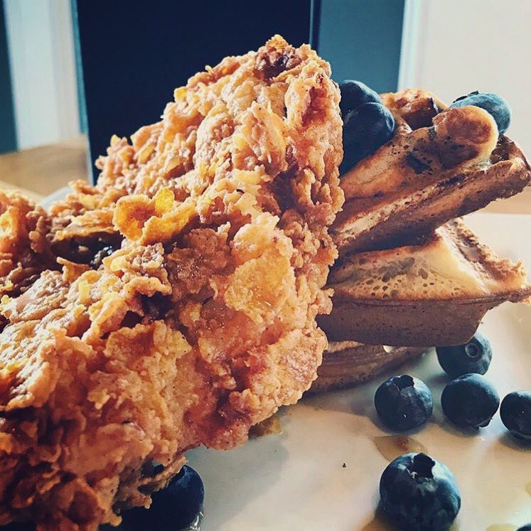 The_Half_Pint's tweet photo. Ok, ok.. we get it. You love the chicken!
⚠️ SPECIAL OF THE WEEK ⚠️
Chicken and Waffles
🔵 Cornflake crusted Chicken
🔵 Blueberry Waffles
🔵 Maple, vanilla bourbon sauce
#ChickenAndWaffles #DoneRight #ChefCreation #ComfortFood #ChickenAndBeer #BourbonSauce https://t.co/yrxLCDOzoP