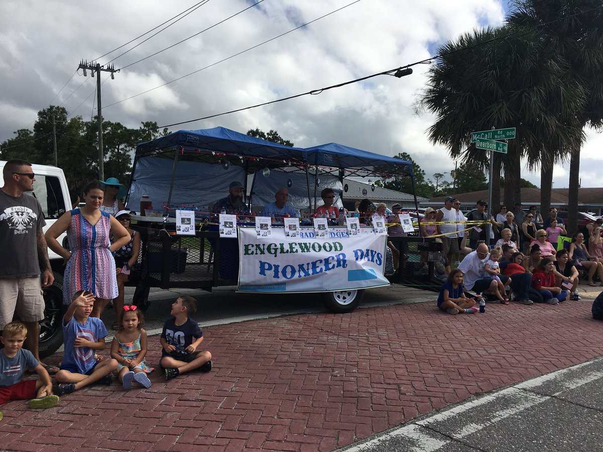 tonyfor74's tweet photo. #TeamMowry had a great time at the Englewood Pioneers Day parade. Beautiful weather, great people, and lots of enthusiasm for November. https://t.co/zfciPWUNup