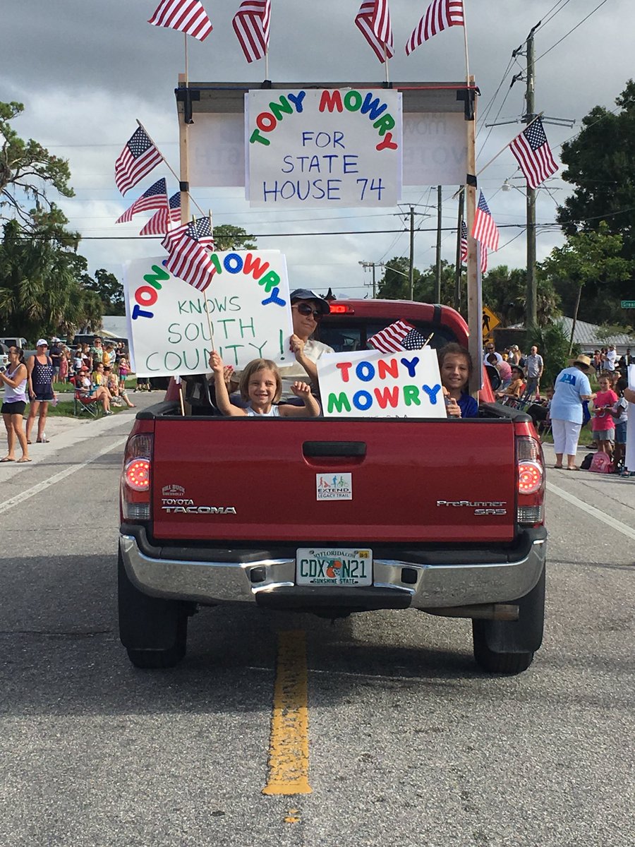 tonyfor74's tweet photo. #TeamMowry had a great time at the Englewood Pioneers Day parade. Beautiful weather, great people, and lots of enthusiasm for November. https://t.co/zfciPWUNup