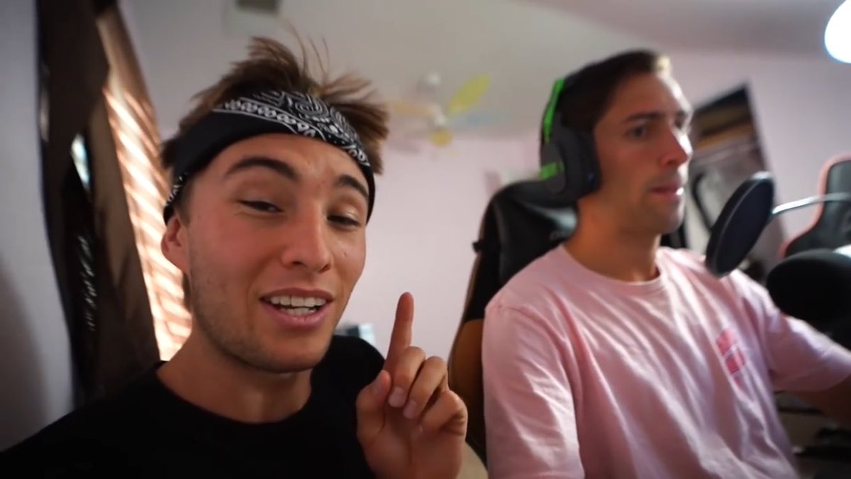 BembridgeCarly's tweet image. 3rd time watching this video. Luv u guys! #FunkFam