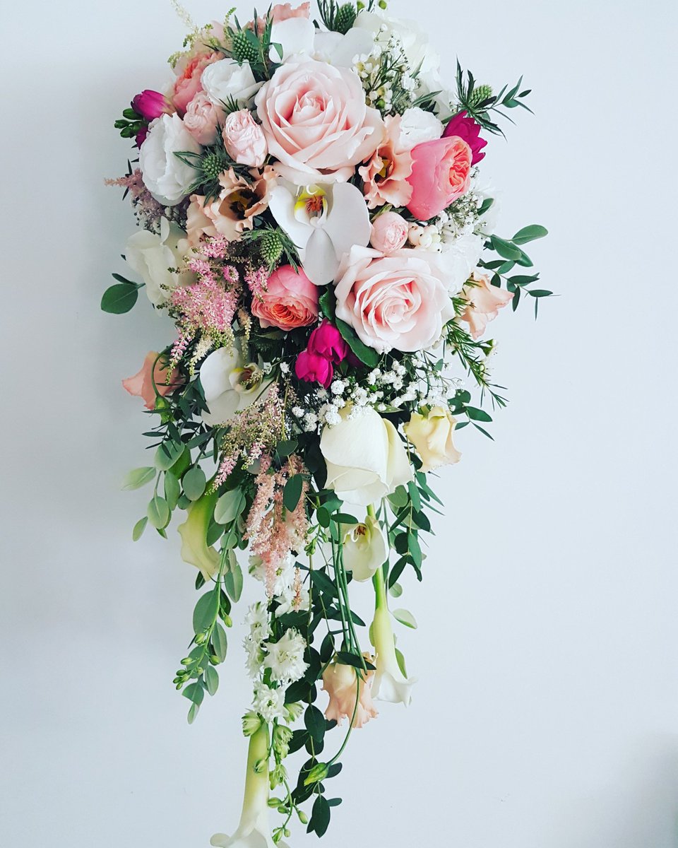 theflowerhall's tweet photo. WEDDING BOUQUET PERFECTION.. When you get the nicest bride and she deserved the nicest bouquet👌 Congratulations to Jasmine and Dan... It was a pleasure to meet you and be involved in your wedding 😁😁#bouquet  #flowers  #wedding #weddings #weddingflowers #weddingphotography https://t.co/G7Km8Y47Lp