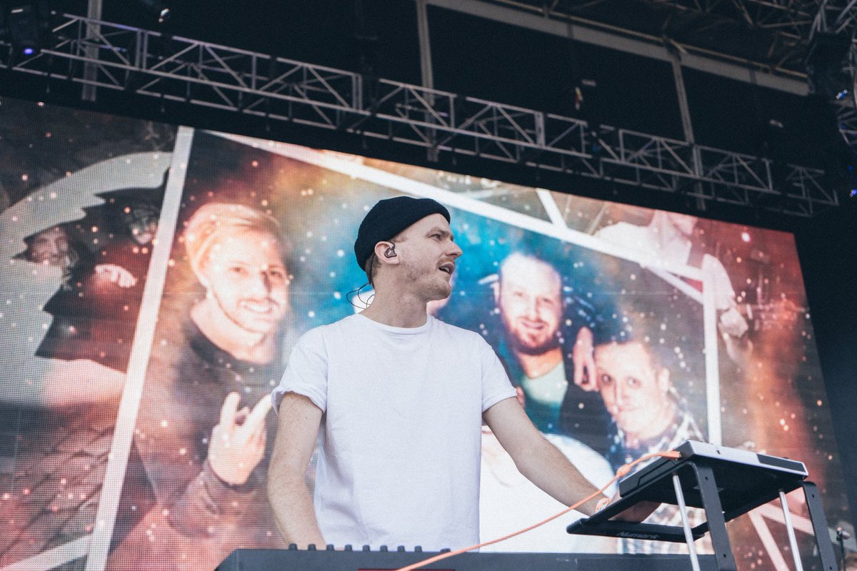 @denholmharding <a href="/HuaweiZA/">Huawei Mobile SA</a> <a href="/947/">947</a> @jono_rich <a href="/Bradklynsmith/">Brad Klynsmith</a> @heyjoshscott Thanks double D. Did you see you made the final slide show?!