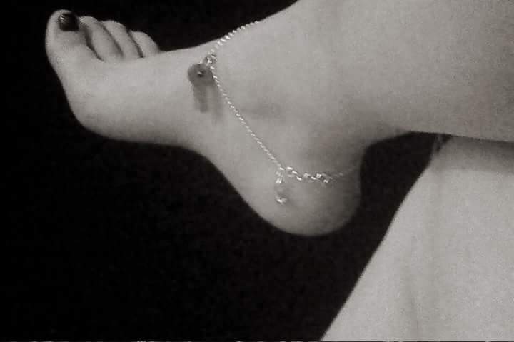 SOME WOMEN MAY NOT KNOW An Anklet is a bracelet worn around the ankle. 