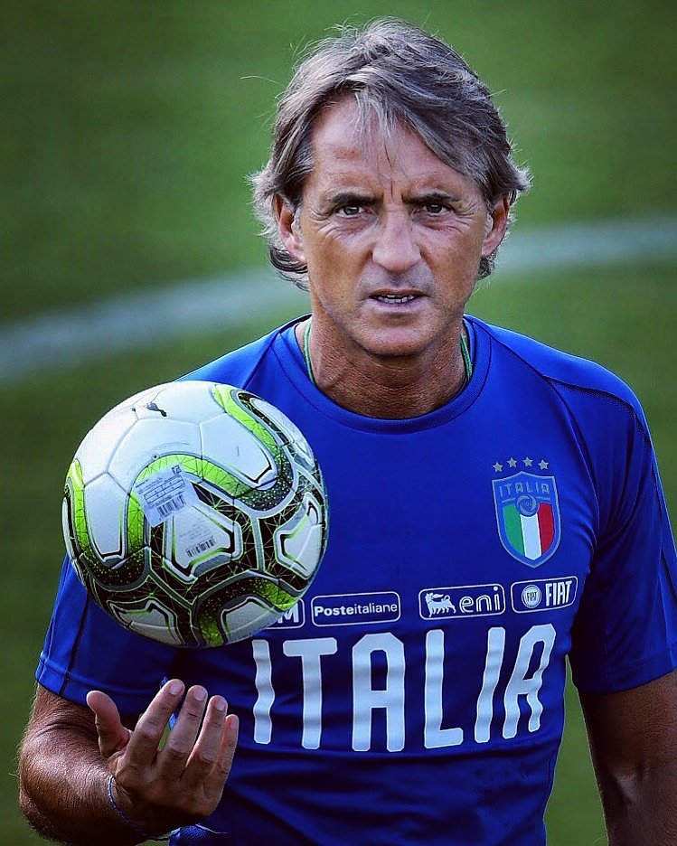 Roberto Mancini Challenges Balotelli to Reclaim Italian National Team Spot Roberto Mancini Challenges Balotelli to Reclaim Italian National Team Spot