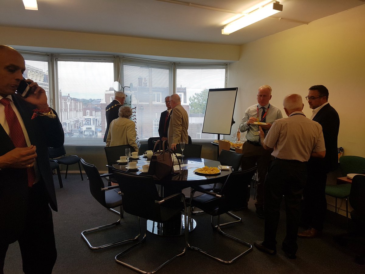 Launch of the Minor Eye conditions service allowing thousands of appointments in the community rather than hospital @official_curran <a href="/LOCSU/">LOCSU</a> <a href="/DudleyLOC/">Dudley LOC</a> <a href="/ABDOMidlands/">ABDO Midlands & East Anglia</a> @DudleyCCG @IanAustinMP