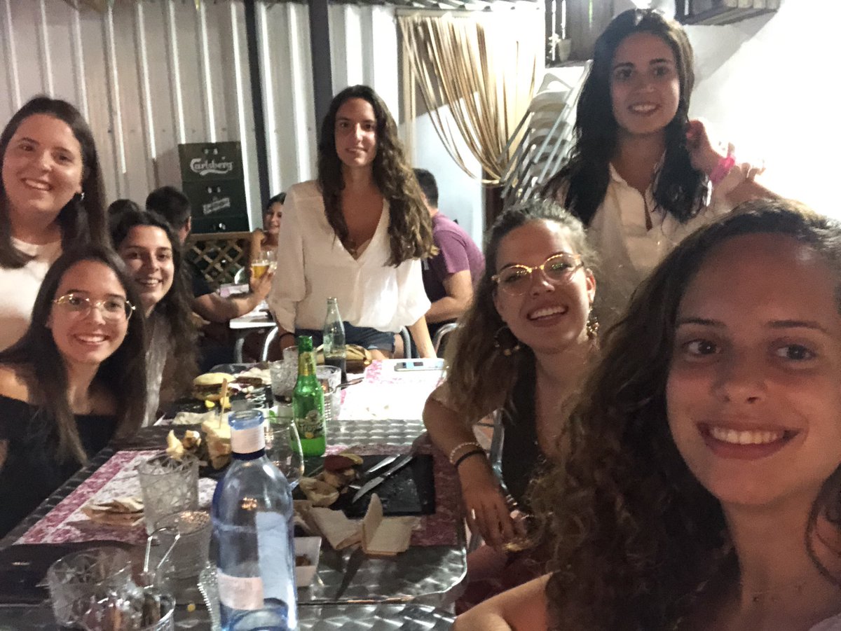 marujas11's tweet photo. Hemos vuelto. #revival #reencuentro #bachiller #mejoresañosdenuestrasvidas #ylosabes https://t.co/aANXeJTWdi