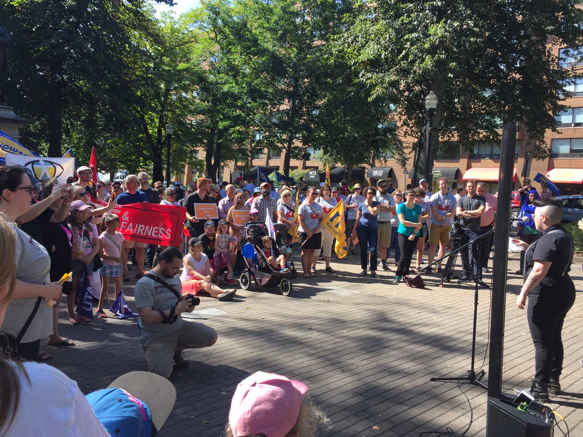 CJS_Caseworkers's tweet photo. The solidarity for the labour day events was amazing!  Happy Labour Day! ✊🏼 May we celebrate our wins and remain dedicated to protecting workers’ rights! 💪🏽
#justice4justiceworkers https://t.co/H4dx6rVESv