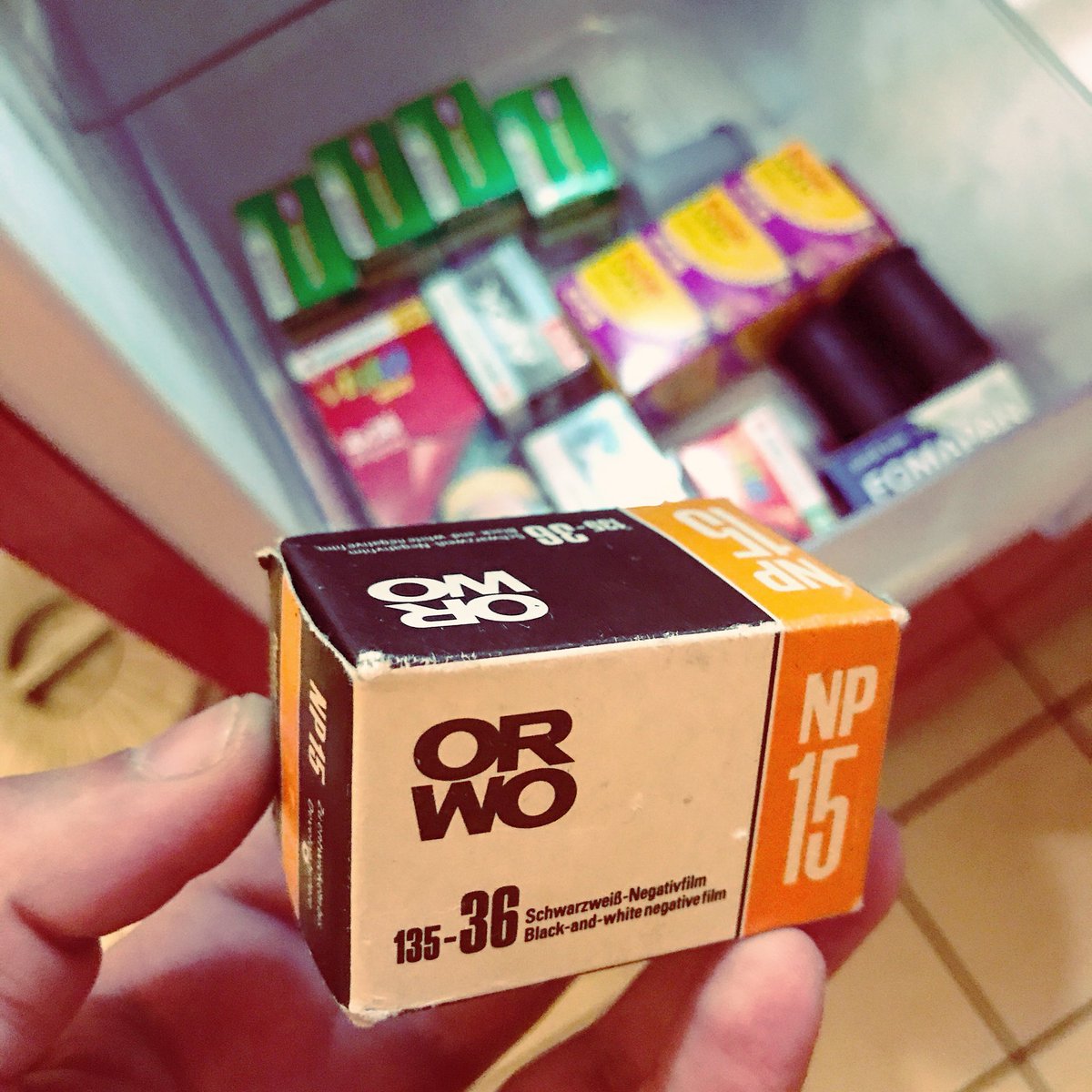 Neuster Flohmarkt-Fund, ein ungeöffneter ORWO NP15 schwarz-weiß KB-Film, abgelaufen 07/1991 - bin gespannt, was dabei raus kommt 😄
Ja, mein Kühlschrank ist voller Filmmaterial 😂 #orwo #originalwolfen #analogphotography