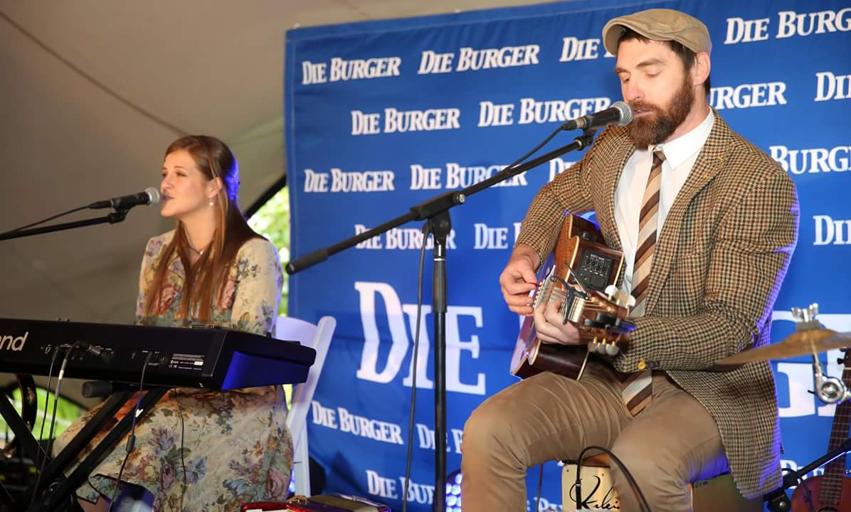 karienb11's tweet photo. @Die_Burger Vroueoggend #BorrelEnBruis #D'Aria met @karienb11 @minki_vdwest @SusanCoetser @kaleidoskoop2 @Gracebag1 @roep_tv @Tygerberg104fm @Spar #VroueHarte #Kosbaar https://t.co/kt5tUkcoUn