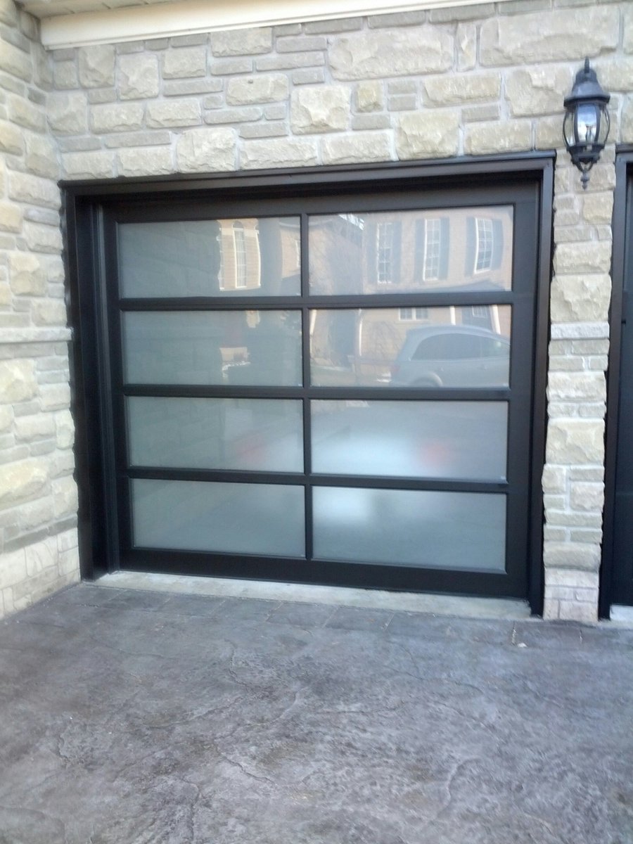 MetropolitanGar's tweet image. Our Aluminum Door (Model 510) will give your home a modern and polished look while allowing plenty of light to filter in. Manufactured in-house at Metropolitan, a variety of colour and glass options are available! 

#aluminumdoor  #garagedoorstyle #torontogaragedoor #curbappeal