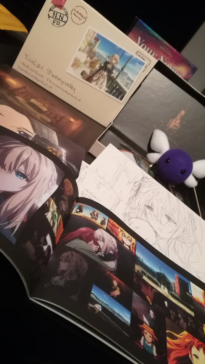 Malzge's tweet photo. @MissKyliee Haha, sadly it's "just" the limited edition of the first volume 😅 https://t.co/LOYRahcJaS
