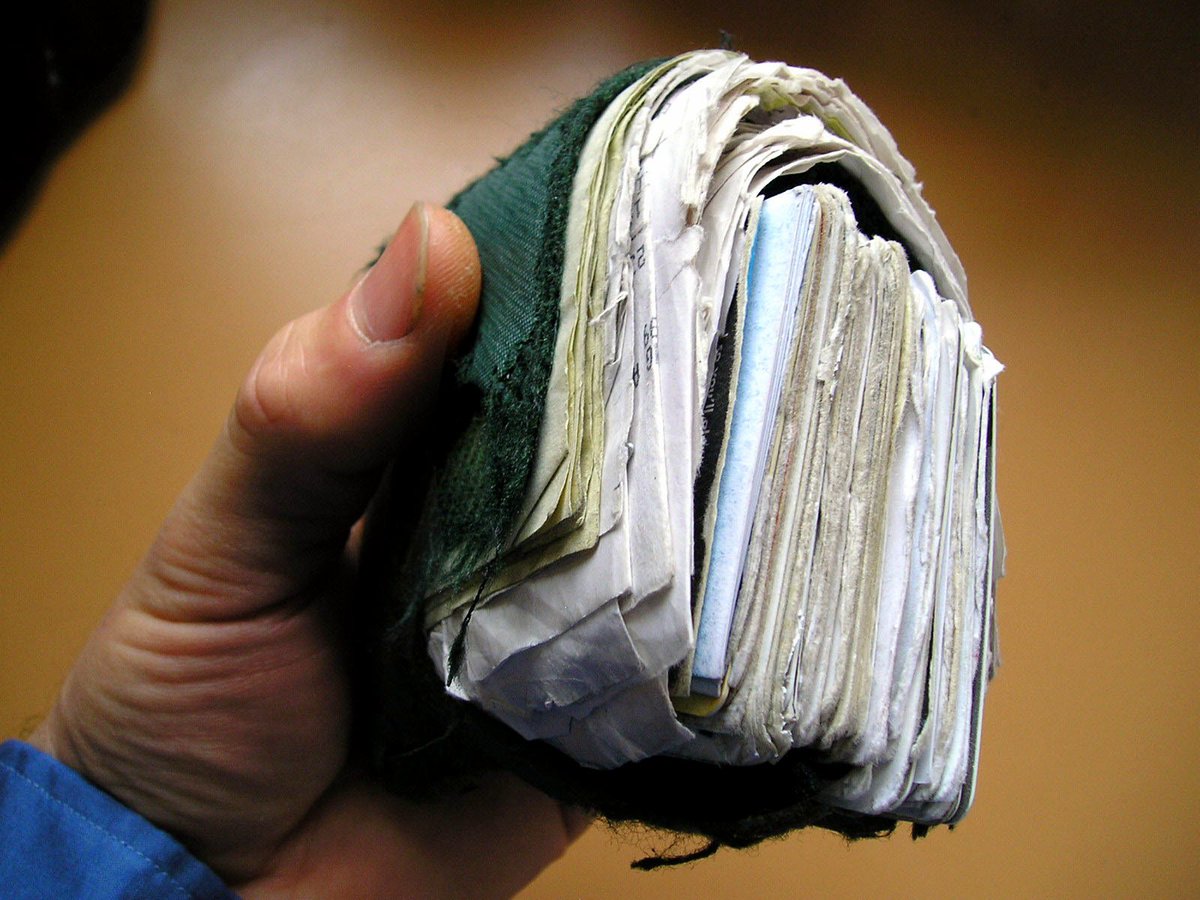 новые сберегательные книжки фото 2023 года в волгограде. пачки советских денег. деньги лежат на книжке. сберегательная книжка сбербанка. деньги лежат на книжке.