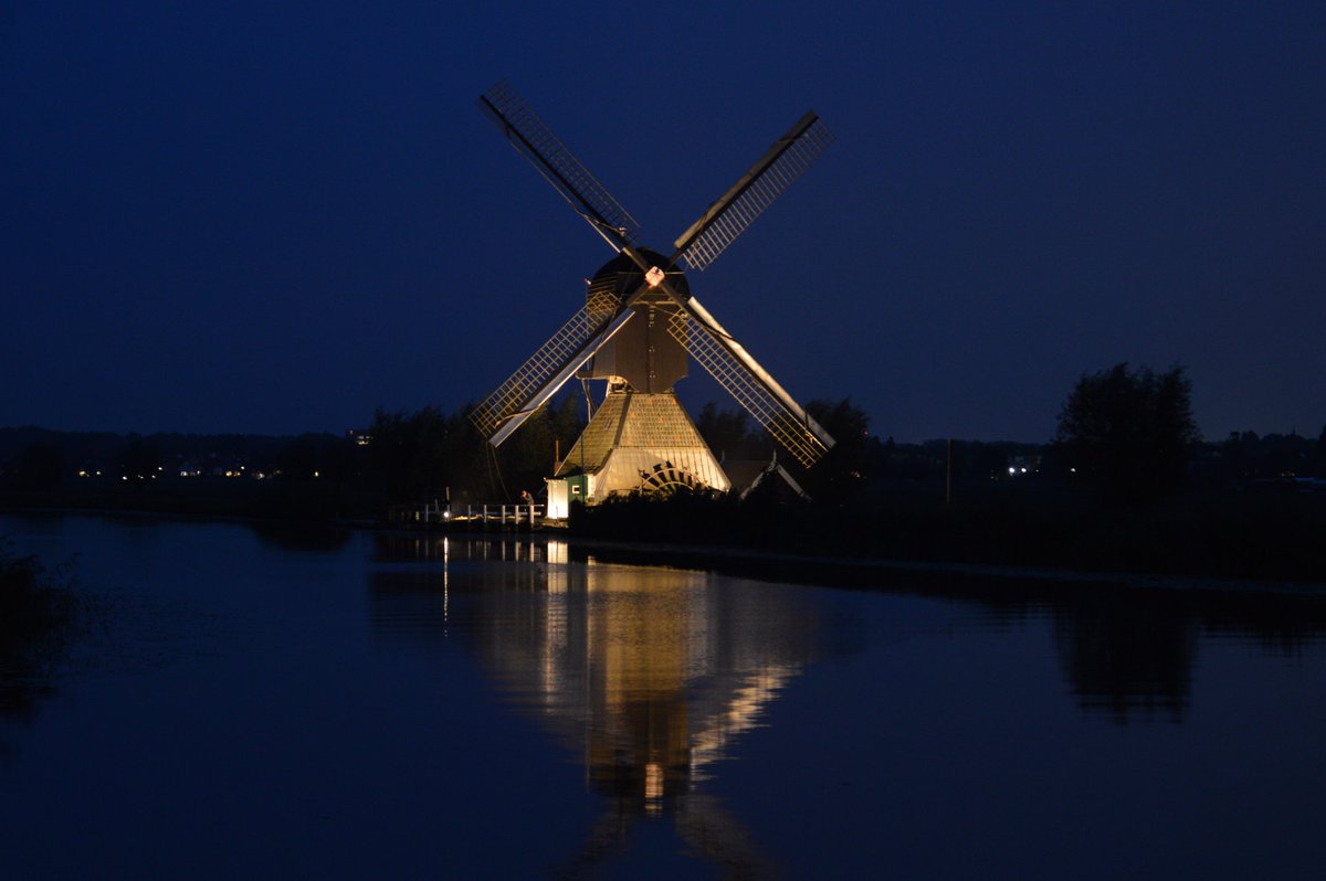 johan_klos's tweet photo. Nog een paar foto's vanavond de #molens van #kinderdijk in de #spotlights de hele week nog @ADdeDordtenaar @telegraaf @nosop3 @trouw @NUnl @KlaroenNL @Alblassernieuws @RTV_Rijnmond @WNLVandaag @EdAldus https://t.co/Vg6W2r973t