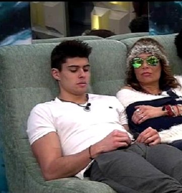 Locura__'s tweet photo. #GHVIP6 #MakokeGHVIP #VipDirecto
Solo espero que @Makoke_ NO sea tan "mueble" como fue en su día @javier_tudela14
(Comienzo a hartarme de personalidades lineales y políticamente correctas).
GRACIAS. https://t.co/4SbIfZp8C9