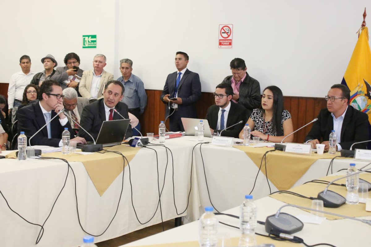 bopalv's tweet photo. Lideramos campañas para reducir los siniestros de tránsito, el #PactoVialEc es una de ellas. Hoy, junto al director de la @ANT_ECUADOR, @PabloAndresCall, informamos estas acciones en la Comisión de Tránsito de la @AsambleaEcuador con el fin de garantizar la Seguridad Vial. @Lenin https://t.co/P9U9VNufgb