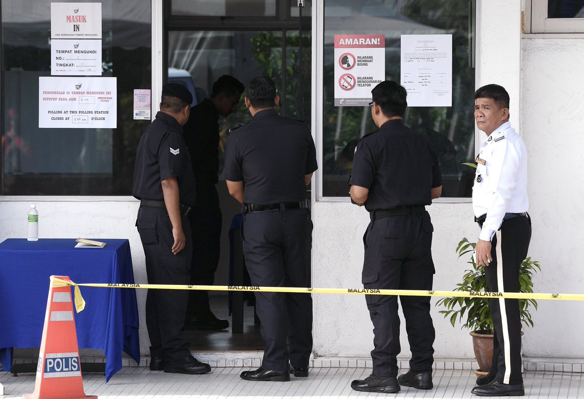Sinaronline Ar Twitter Anggota Polis Diraja Malaysia Tanggungjawab Pengundi Awal Pada Pilihan Raya Kecil Prk N32 Dewan Undangan Negeri Dun Seri Setia Di Pusat Mengundi Stor Material Spesifik Pdrm Petaling Jaya Hari