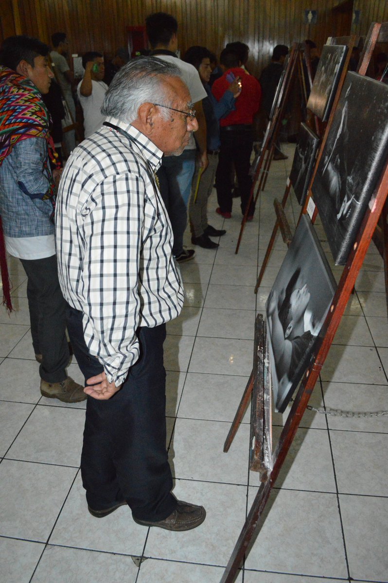 Durante Clausura de proceso Campeones en Masculinidades se inauguró la Exposición: "Voladores" de Daniel Hernández-Salazar, quien documentó las últimas fases del proceso. Solicitar ser sede de Exposición (41 piezas de 13"x20") vía Mensaje Directo. Evento: bit.ly/2wFPHbL