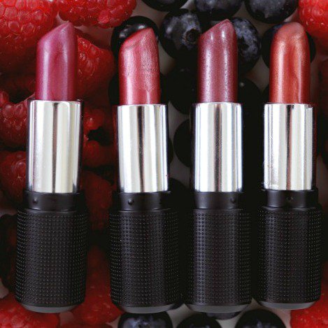 RedAppleLipstic's tweet photo. Happy Monday #redapplegirls Hope you've had a great start to your week so far. Just a little reminder, we have three more Fridays for the #redapplesummerselfie giveaway. This means you can continue to post your #summerselfie pics until September 20th 🙌💖😘 https://t.co/5l3pFtRNX4